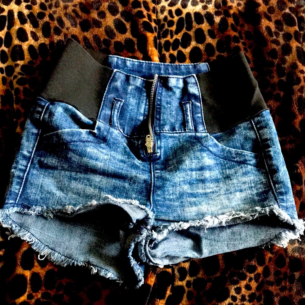 CRAVE FAME Jean shorts